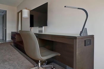 Club Room, 1 King Bed