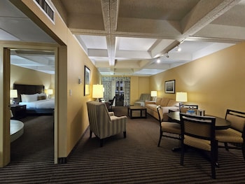 Suite, 1 King Bed, Non Smoking, Jetted Tub