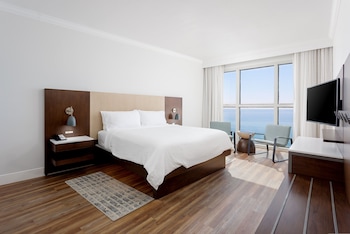 Suite, 1 King Bed (Walk-In Shower)