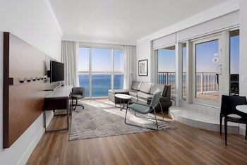 Suite, 1 King Bed (Walk-In Shower)