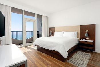 Suite, 1 King Bed, Balcony