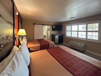 Standard Room, 2 Queen Beds, Accessible, Non Smoking