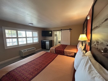 Standard Room, 2 Queen Beds, Accessible, Non Smoking