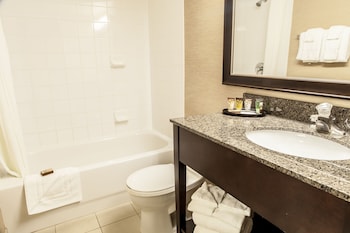Room, 2 Queen Beds, Non Smoking (Pool Walkout, Main Floor)