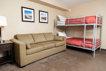 Suite, 1 Bedroom, Non Smoking (1 Queen & 1 Bunk, Pool Walkout)