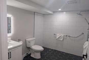 Suite, 1 Queen Bed, Mobility Accessible, Non Smoking (Roll-In Shower, Kitchenette)