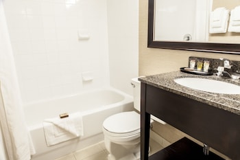 Suite, 1 Queen Bed, Non Smoking (1 Bedroom, Pool Walkout, Main Floor)