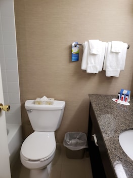 Room, 2 Queen Beds, Non Smoking (Pool Walkout, Main Floor)