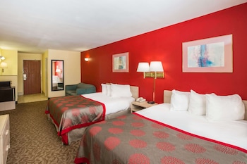 Deluxe Room, Non Smoking (3 Queen Beds)