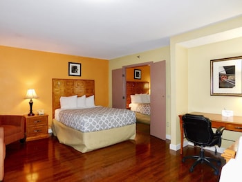 Suite, 2 Queen Beds, Non Smoking