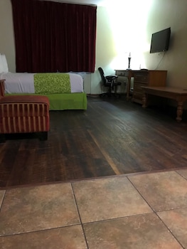 Deluxe Suite, 2 Queen Beds, Non Smoking, Balcony