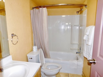 Deluxe Suite, 1 King Bed, Non Smoking, Kitchen