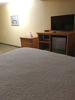 Classic Room, 1 King Bed, Non Smoking