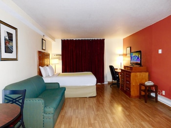 Deluxe Suite, 2 Queen Beds, Non Smoking, Balcony