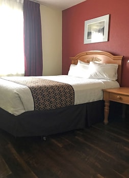 Deluxe Suite, 2 Queen Beds, Non Smoking, Balcony