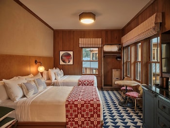 Room, 2 Queen Beds (Timp View)