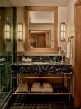 Room, 1 King Bed (Timp View)