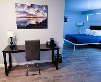 Standard Room, 2 Queen Beds (Double Queen Room Accessible)