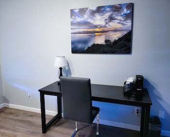 Standard Room, 1 King Bed (King Room)