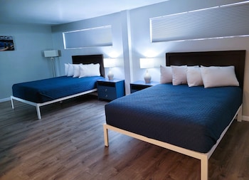 Standard Room, 2 Queen Beds (Double Queen Room Accessible)