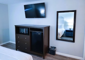 Standard Room, 1 Queen Bed (Queen Room)