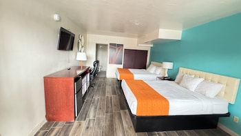 Standard Room, 2 Queen Beds, Non Smoking