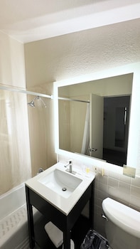 Room, 2 Queen Beds, Accessible, Non Smoking