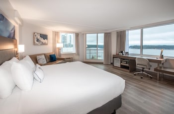 Room, 1 King Bed, Harbor View (Coast Premium King with Ocean View)