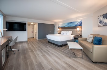 Room, 1 King Bed, Harbor View (Coast Premium King with Ocean View)