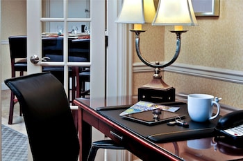 Suite, 1 King Bed (Columbia)