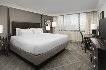 Standard Room, 1 King Bed, Accessible Bathtub (Communications, Mobility)