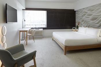 Signature Room, 1 King Bed