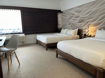 Signature Room, 2 Queen Beds
