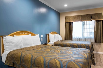 Standard Room, 2 Queen Beds, Non Smoking