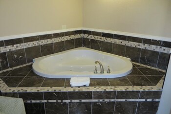 Deluxe Room, Hot Tub