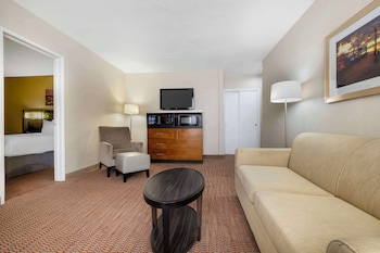 Suite, 1 King Bed, Non Smoking, Balcony