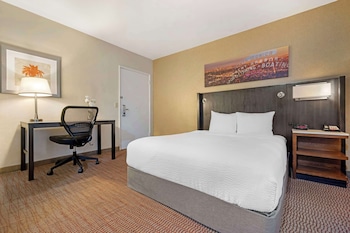 Standard Room, 1 Queen Bed, Accessible, Non Smoking