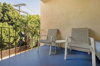 Suite, 2 Queen Beds, Non Smoking, Balcony (with Sofabed)