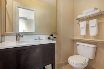 Suite, 1 King Bed, Non Smoking, Balcony