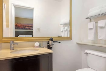 Suite, 2 Queen Beds, Non Smoking, Balcony (with Sofabed)