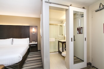 Standard Room, 1 King Bed