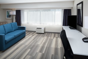 Suite, 2 Queen Beds, Accessible (Communications, Roll-In Shower)