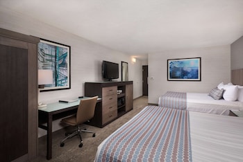 Standard Room, 2 Queen Beds, Bathtub (Non Pet Friendly)