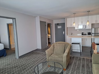 Suite, 1 King Bed, Non Smoking (with Sofabed)
