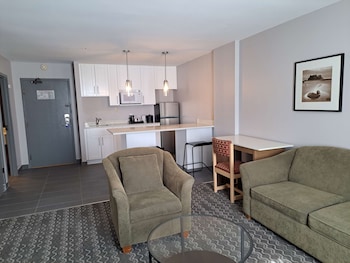 Suite, 1 King Bed, Non Smoking (with Sofabed)