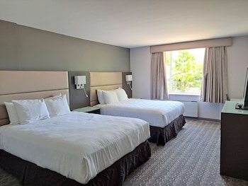 Executive Room, 2 Queen Beds, Non Smoking (Shower Only)
