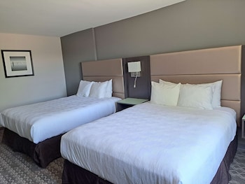 Executive Room, 2 Queen Beds, Non Smoking (Shower Only)