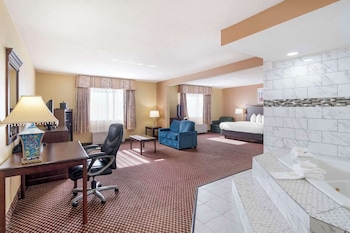 Suite, 1 King Bed with Sofa bed, Non Smoking