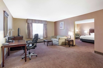1 King Bed, Suite, Nonsmoking