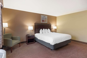 1 King Bed, Suite, Nonsmoking
